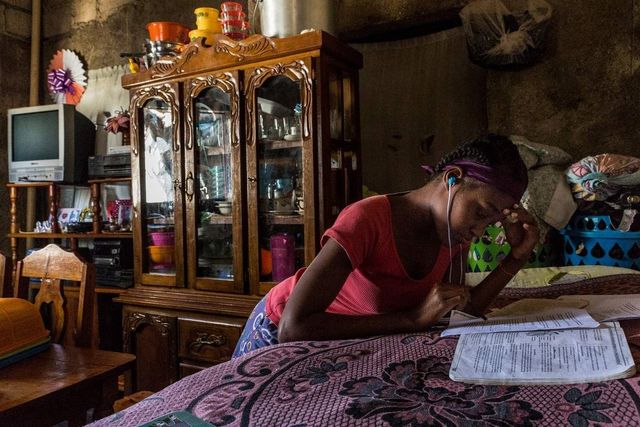 Як виглядає повсякденне життя у нетрях Гаїті- фото 248108