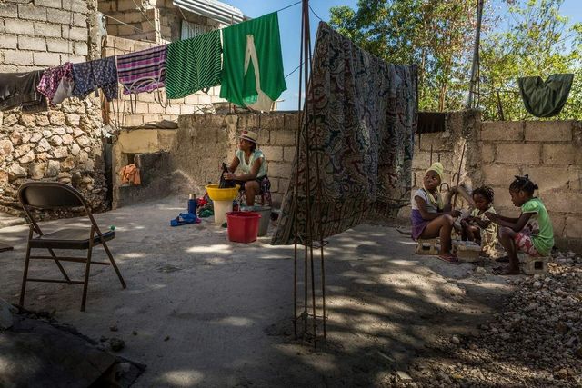 Як виглядає повсякденне життя у нетрях Гаїті- фото 248110