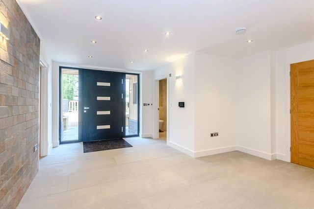 Британці переробили сарай в ефектний дім - фото 250711