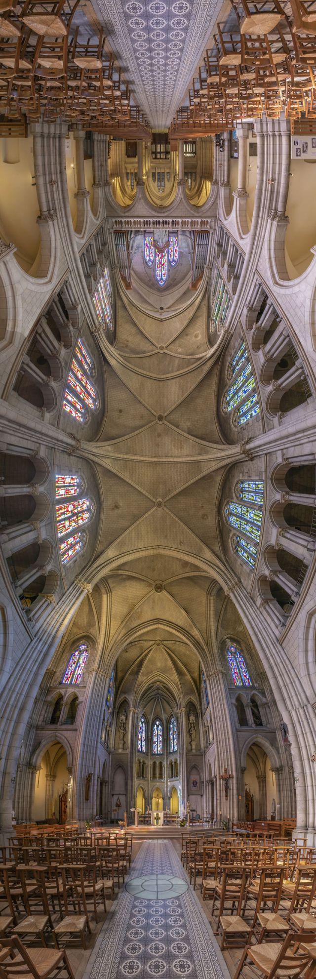 Храми Парижа у вертикальній панорамі - фото 247842