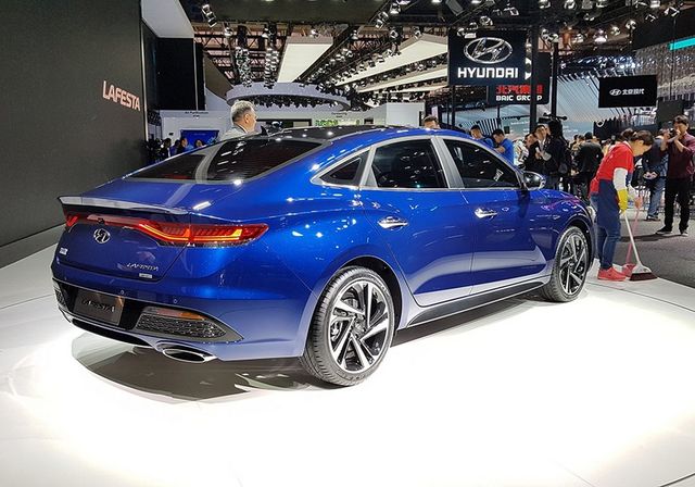 Фотошпигуни розповіли про інтер'єр Hyundai Lafesta- фото 250224