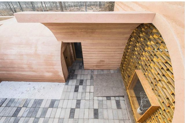 У Китаї звели сучасний печерний будиночок- фото 247502