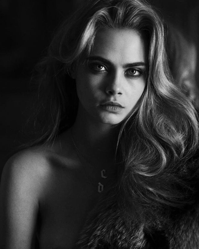 Делевінь шокувала фанатів зухвалою фотосесією - фото 250202