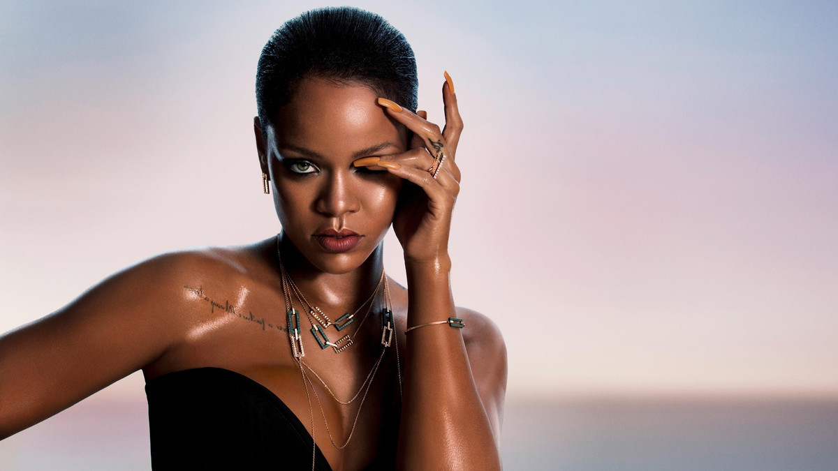 Rihanna запросила підписників піти з нею на прем'єру 8 подруг Оушена - фото 1