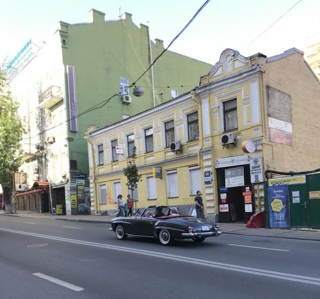 В Україні помітили рідкісний автомобіль Mercedes-Benz- фото 249539