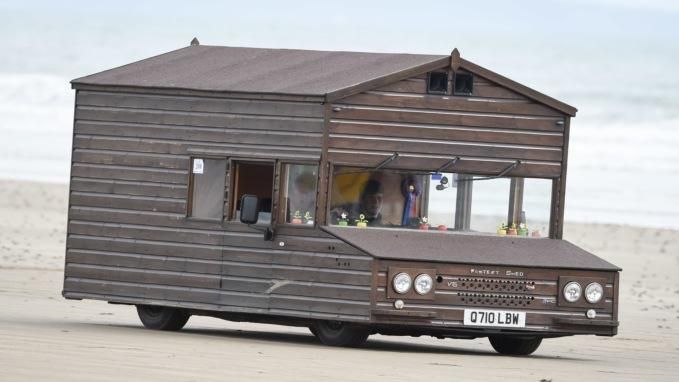 У Британії сарай на колесах побив рекорд швидкості