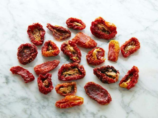 Так виглядають різні продукти, що містять однакову кількість калорій- фото 250825