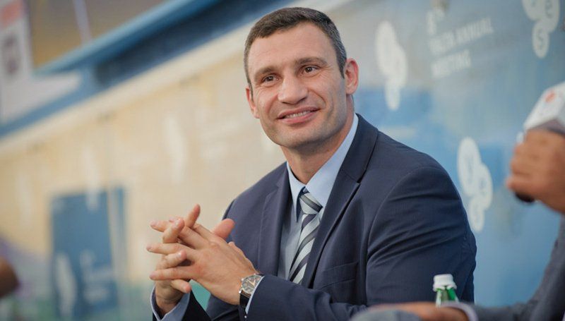 Кличко з мером Мадрида записали відеозвернення до глави Ліверпуля