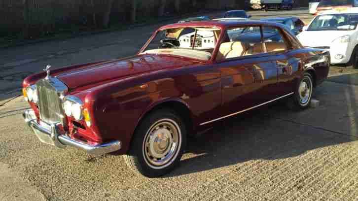 На українських дорогах засвітився раритетний Rolls-Royce