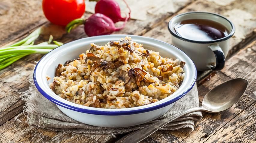 Медики розповіли, кому можна і не можна їсти каші