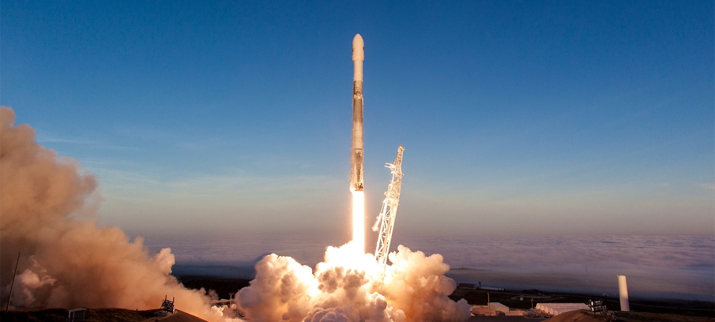 SpaceX успішно запустила останню модифікацію ракети Falcon 9 - фото 1