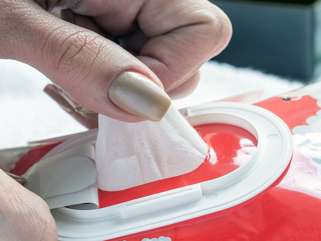 У Великобританії планують заборонити вологі серветки - фото 1