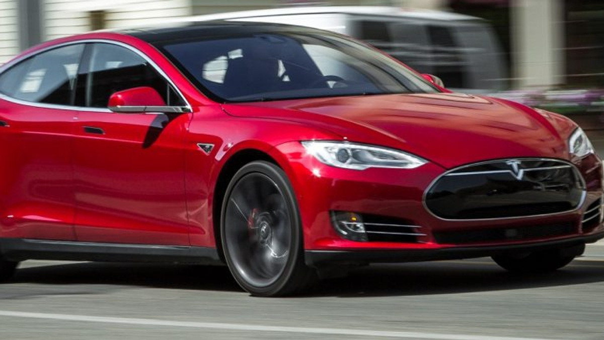 Стало відомо, скільки електромобілів Tesla Model S купили в Україні за 2018 рік - фото 1