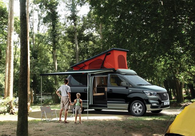 Мінівен Hyundai перетворили в будинок на колесах - фото 247954