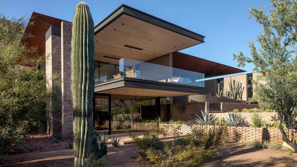 Посеред пустелі у США збудували розкішну віллу: яскраві фото - фото 1