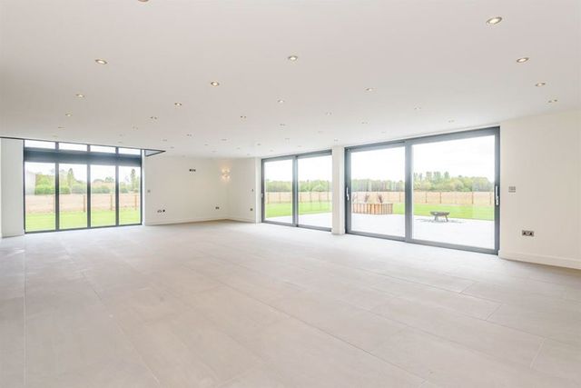 Британці переробили сарай в ефектний дім - фото 250707