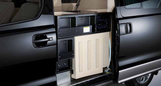 Мінівен Hyundai перетворили в будинок на колесах - фото 247958