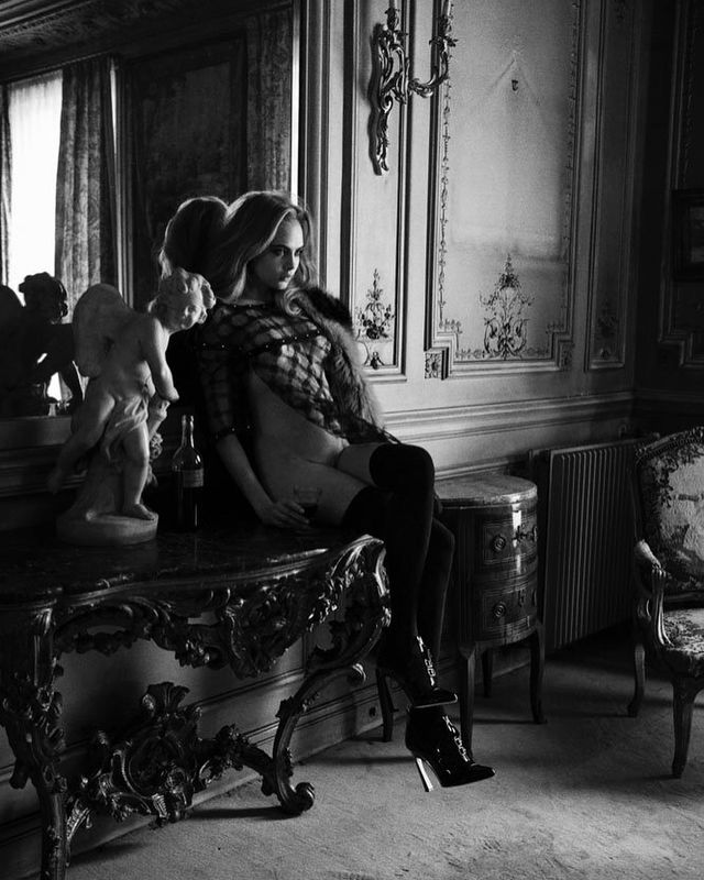 Делевінь шокувала фанатів зухвалою фотосесією - фото 250205