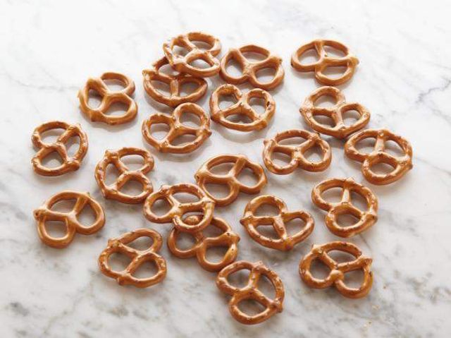 Так виглядають різні продукти, що містять однакову кількість калорій- фото 250831