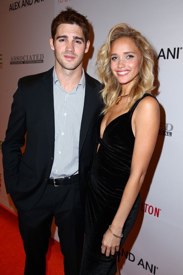 Зірка популярного серіалу розірвав заручини- фото 246227