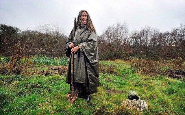 Ця жінка вже 18 років живе в лісі одна- фото 249861