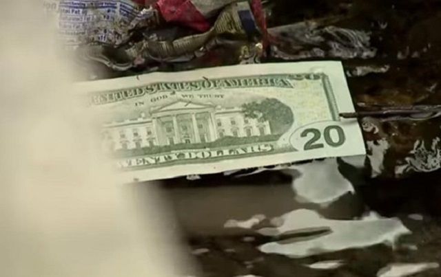 У США на дорогу висипалися півмільйона доларів