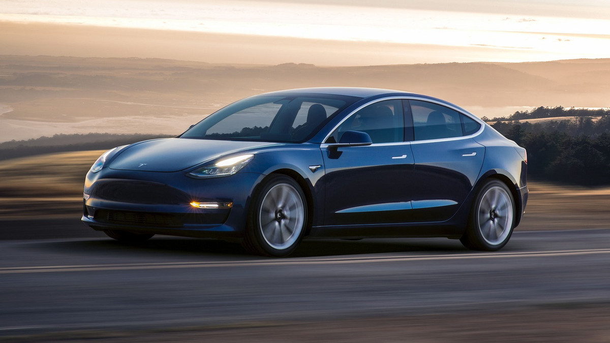 У США знайшли найстаршого власника Tesla Model 3 - фото 1