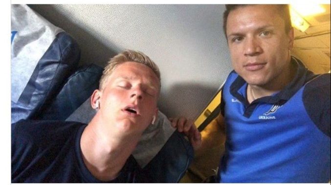 Як Коноплянка у літаку затролив Зінченка: смішне відео