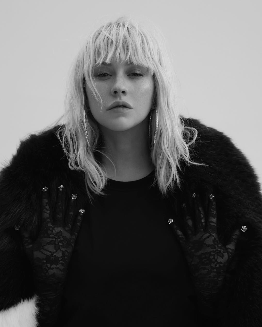 Агілера поділилась чуттєвими фото зі зйомок кліпу