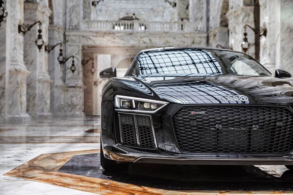 Audi R8 зняли в найдорожчому торговому центрі світу - фото 1