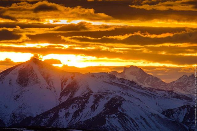 Ельбрус показали у казкових гірських пейзажах- фото 249498