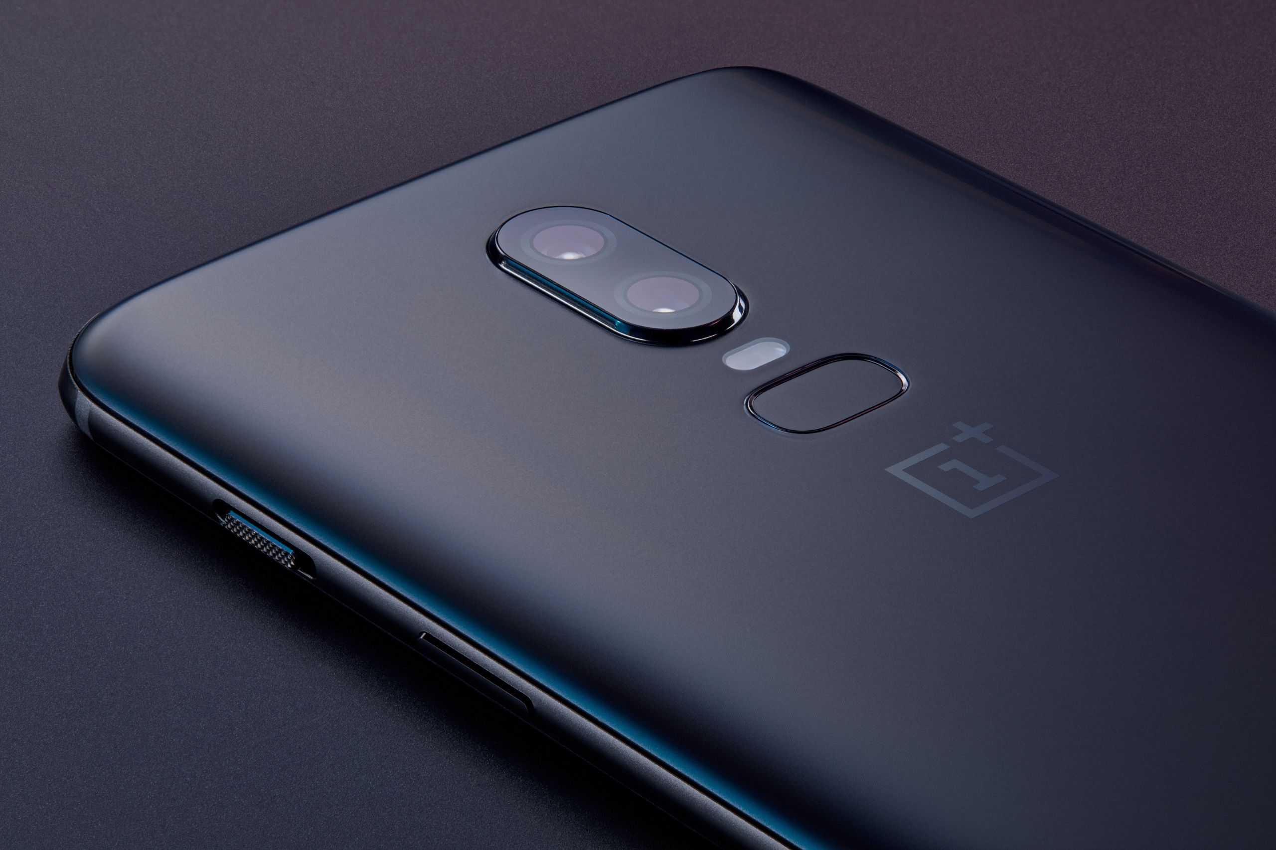 OnePlus показала процес складання і тестування "вбивці" флагманів