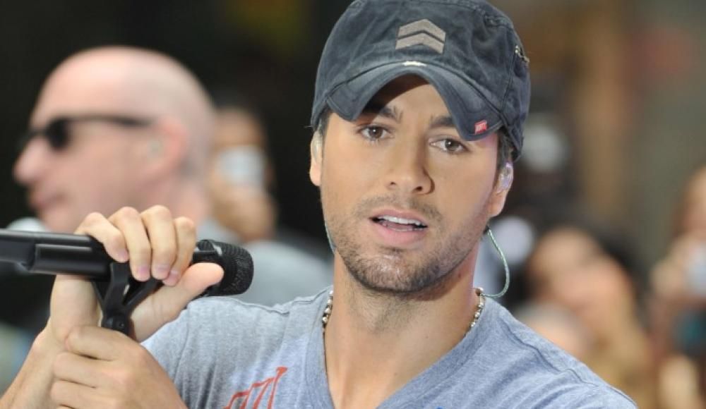 Енріке Іглесіас показав зворушливе фото новонародженого малюка