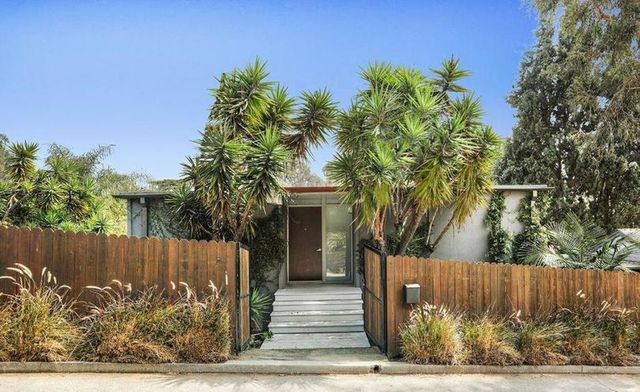 Емілі Ратажковскі придбала будинок в престижному районі Лос-Анджелеса - фото 246654