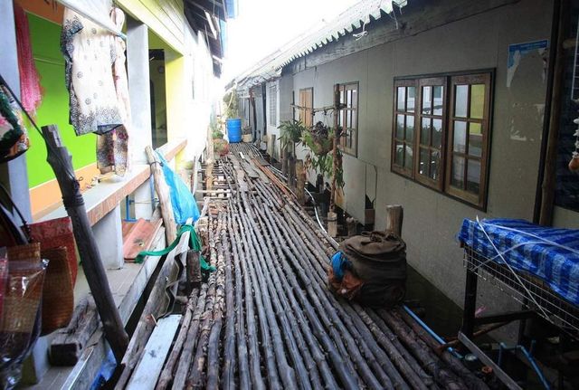 Як виглядає селище, побудоване на воді- фото 250261