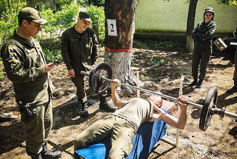 Як проводять дозвілля гвардійці у зоні АТО: фотофакт