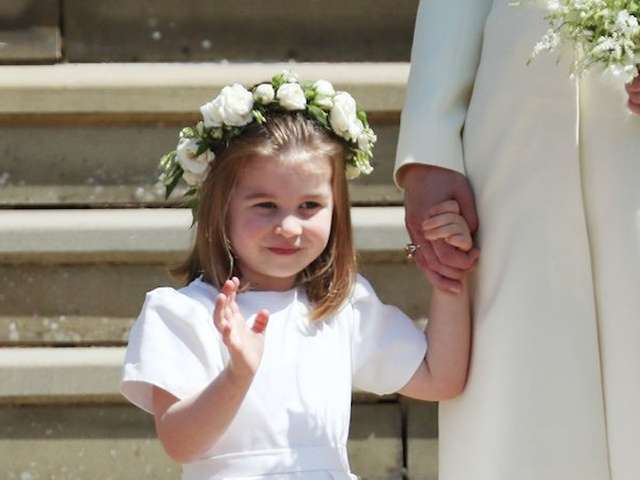 Маленька принцеса Шарлотта відзначилася на королівському весіллі- фото 249345