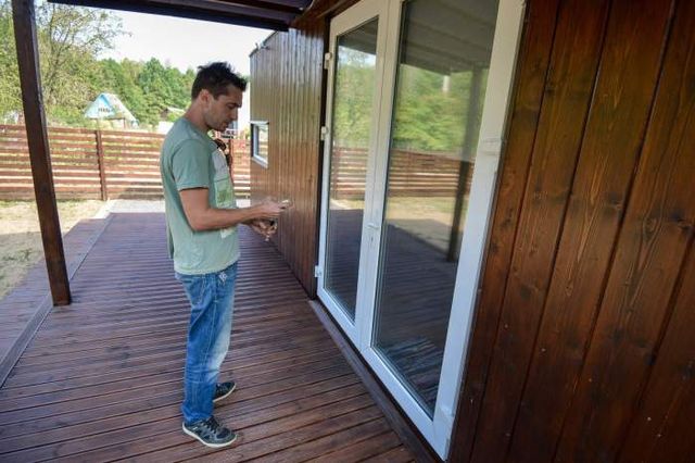 Цей чоловік звів комфортний будинок всього за два дні - фото 244508