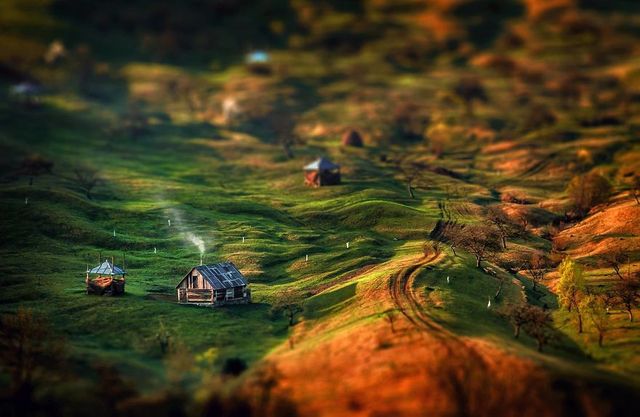 Фотограф 10 років мандрував Румунією: казкові кадри - фото 247870