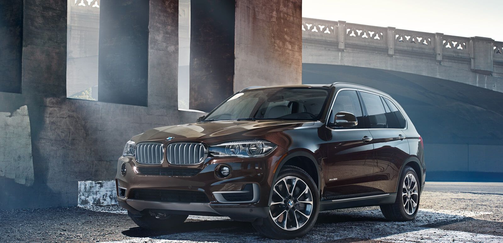 Крізь сніг і піски: з'явився новий тизер BMW X5