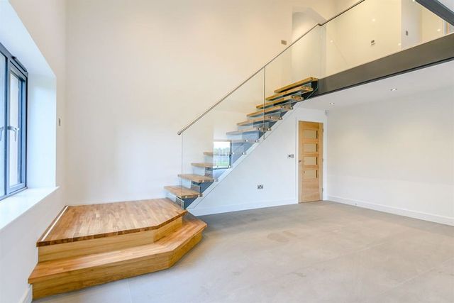 Британці переробили сарай в ефектний дім - фото 250710