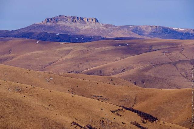 Ельбрус показали у казкових гірських пейзажах- фото 249507