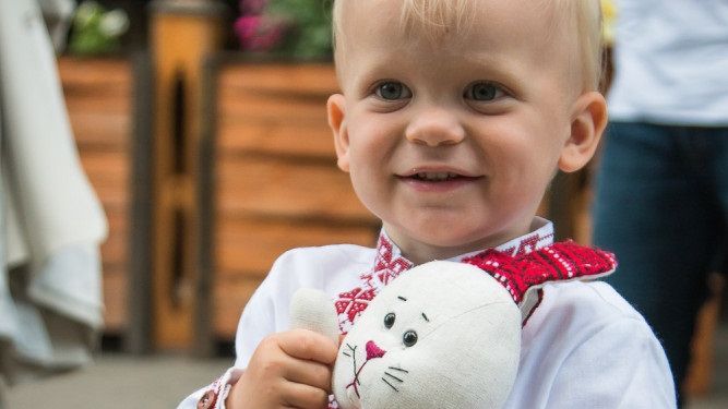 В Одесі пройшов марш вишиванок: яскраві фото