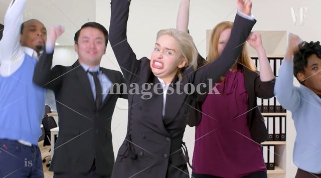 Емілія Кларк відтворила кілька стокових фотографій - фото 250009