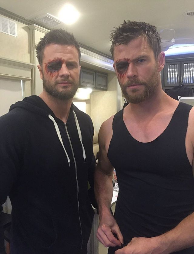 Актори 'Месників' зі своїми дублерами: фото, які здивують - фото 248982