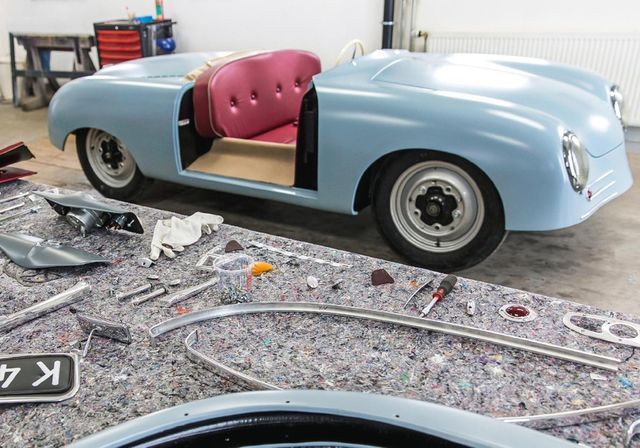 Компанія Porsche заново побудувала першу модель - фото 250410