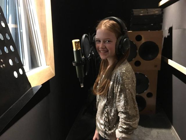 Неофіційний гімн фіналу Ліги чемпіонів 2018 заспівала Анастасія Багінська - фото 250239