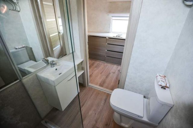 Цей чоловік звів комфортний будинок всього за два дні - фото 244502