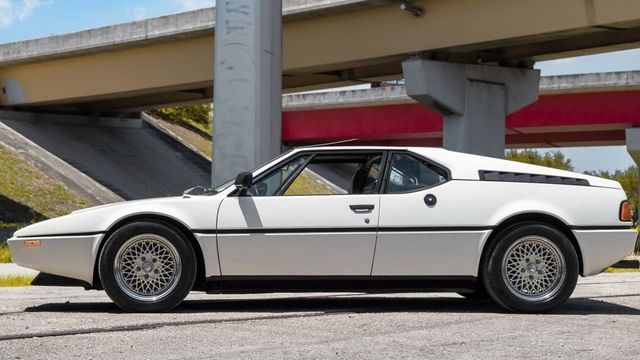 Рідкісний спорткар BMW M1 виставили на продаж - фото 248259