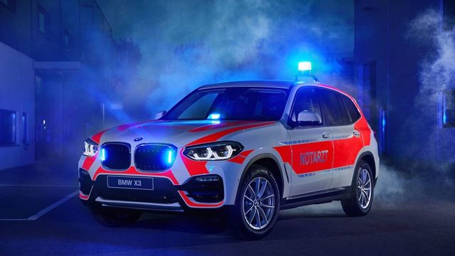 BMW показала пожежний X3 і поліцейський MINI - фото 247979